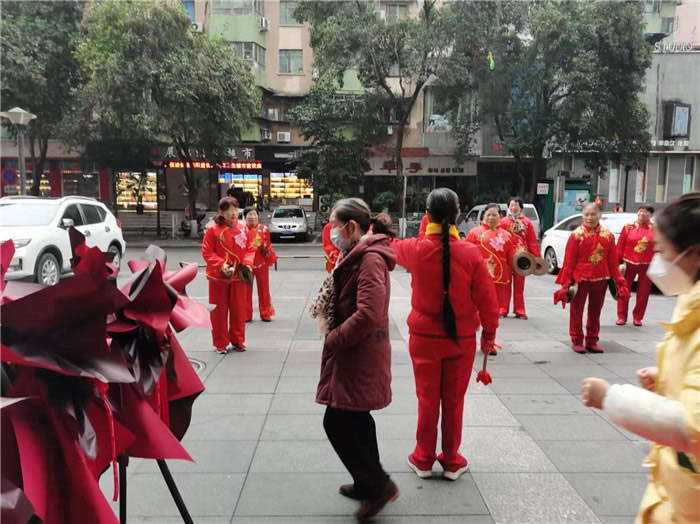 四川中青旅綿陽(yáng)分社、綿陽(yáng)市中旅假日旅行社、綿陽(yáng)自來(lái)文化傳播有限公司24H自助售貨服務(wù)盛大開(kāi)業(yè)
