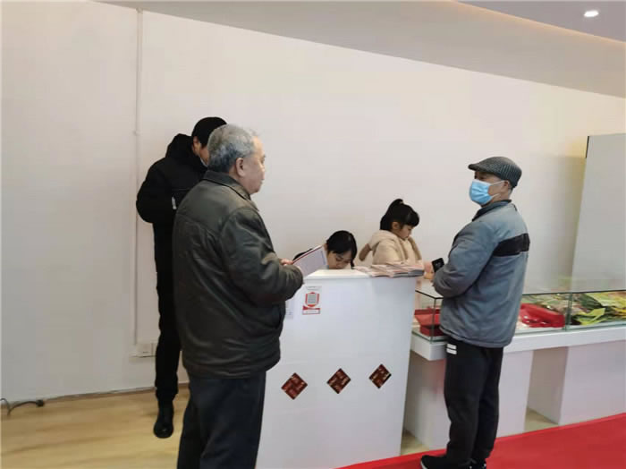 四川中青旅綿陽(yáng)分社、綿陽(yáng)市中旅假日旅行社、綿陽(yáng)自來(lái)文化傳播有限公司24H自助售貨服務(wù)盛大開(kāi)業(yè)