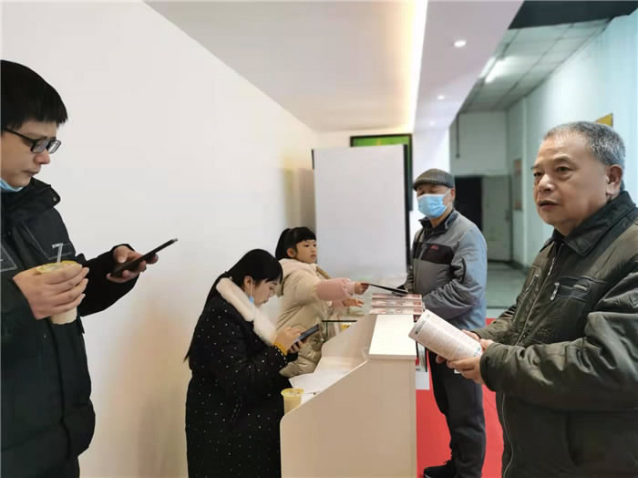 四川中青旅綿陽(yáng)分社、綿陽(yáng)市中旅假日旅行社、綿陽(yáng)自來(lái)文化傳播有限公司24H自助售貨服務(wù)盛大開(kāi)業(yè)