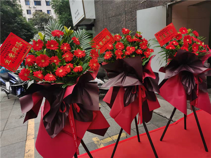 四川中青旅綿陽(yáng)分社、綿陽(yáng)市中旅假日旅行社、綿陽(yáng)自來(lái)文化傳播有限公司24H自助售貨服務(wù)盛大開(kāi)業(yè)
